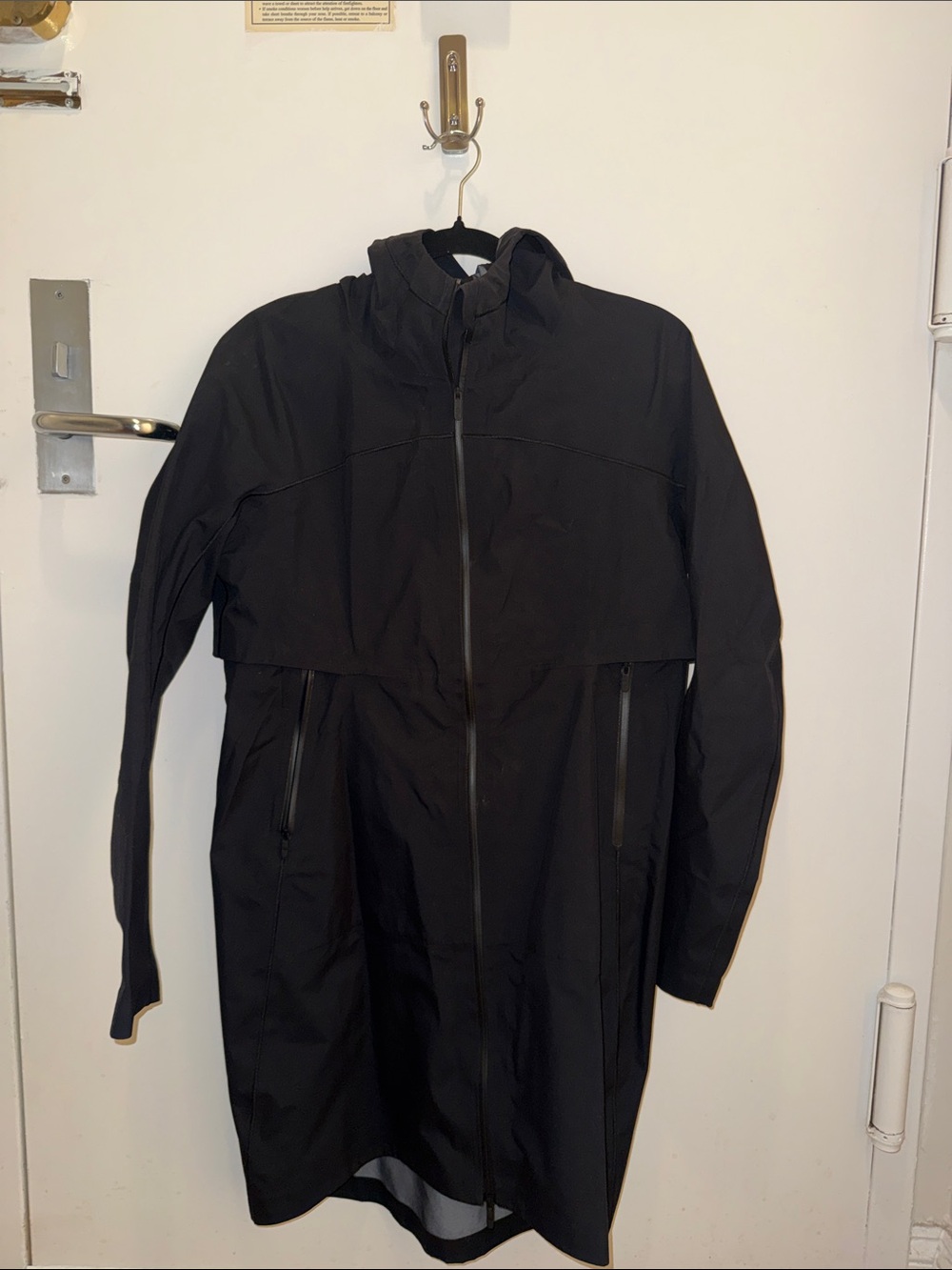 Women’s Lululemon Knee Length Rain Jacket Size 6